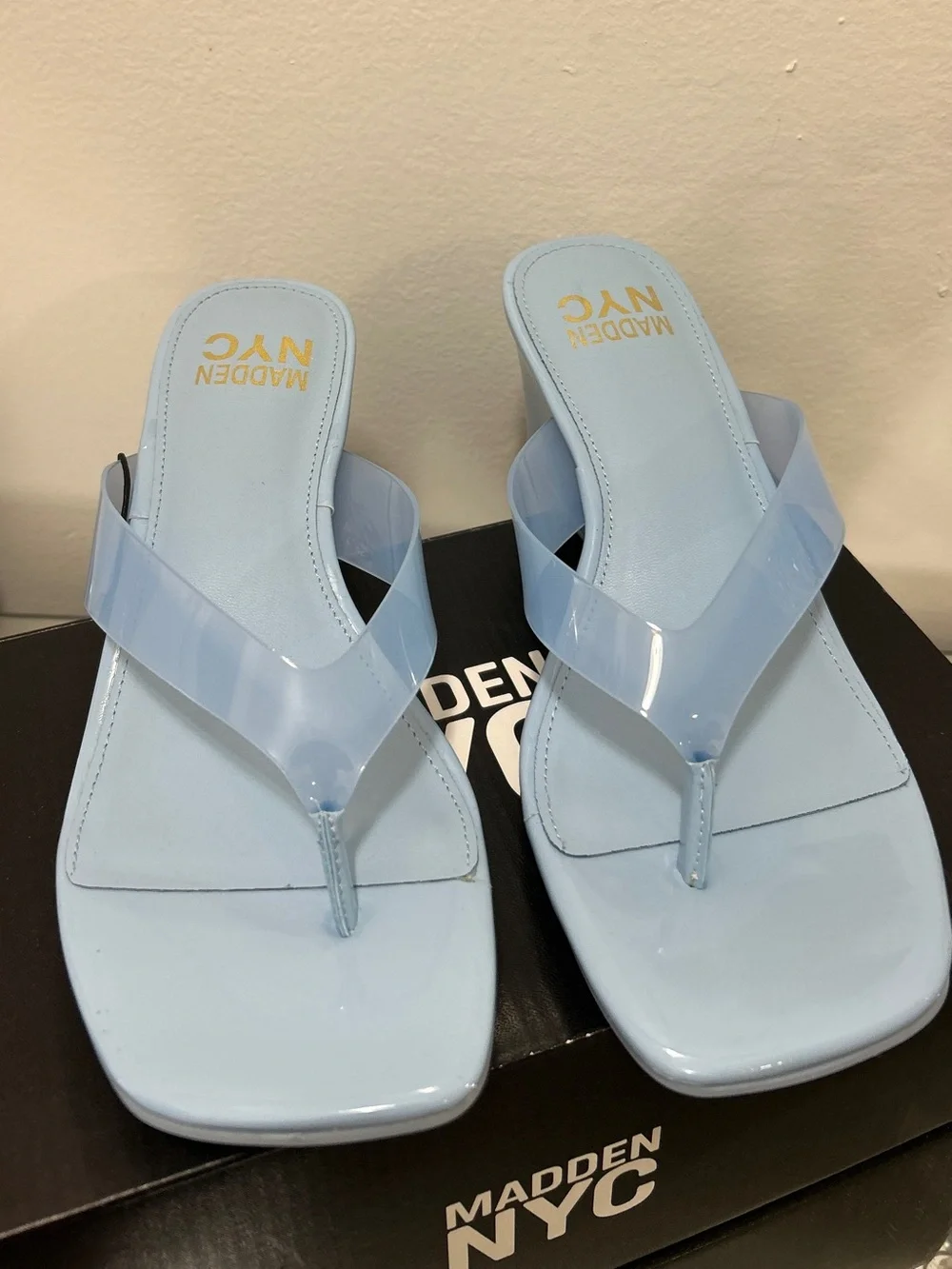 Madden NYC Womens 7 Blue Lucite Thong Wedge Sandals Clear Strap NWT